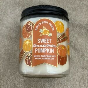 Bath & Body Works single wick candle in scent Sweet Cinnamon Pumpkin
